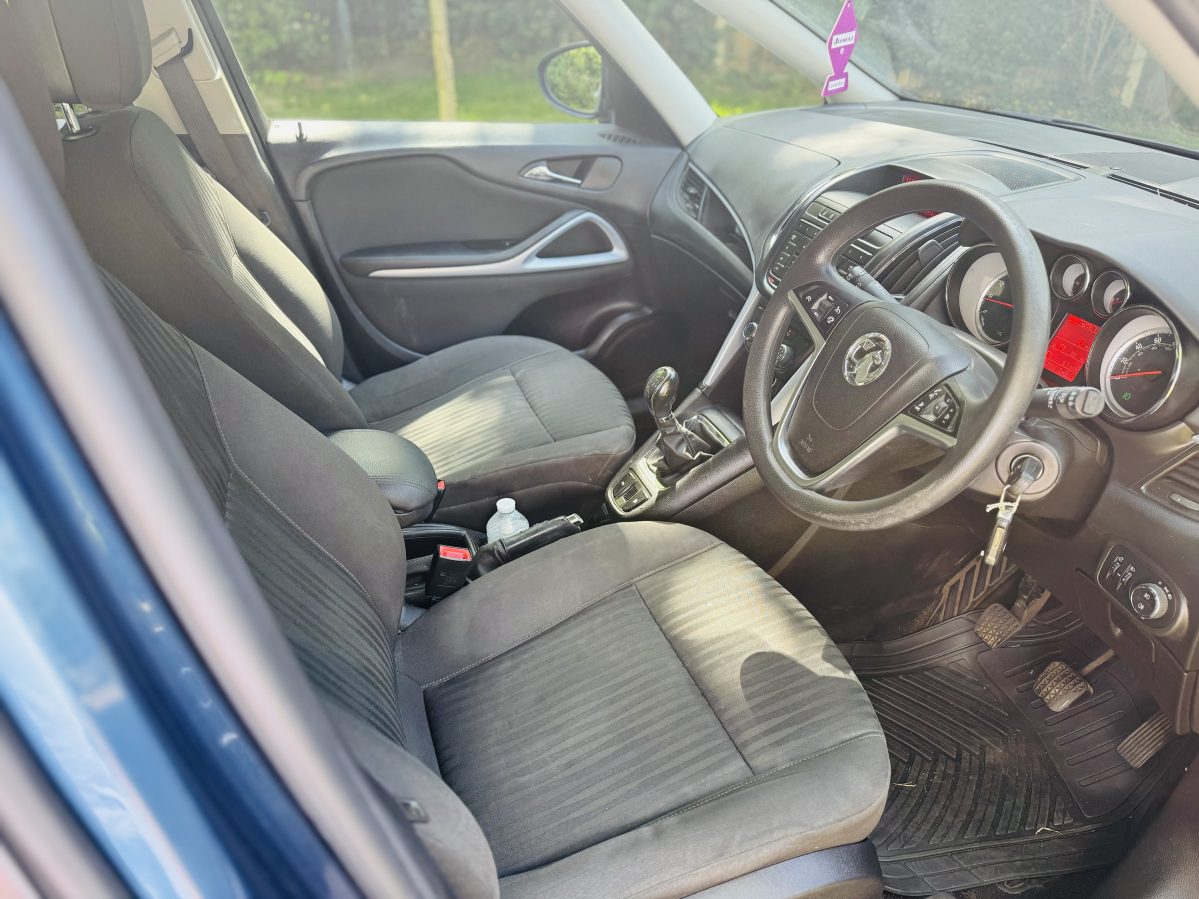 Vauxhall Zafira 1.4 petrol - 7 seater - Image 11