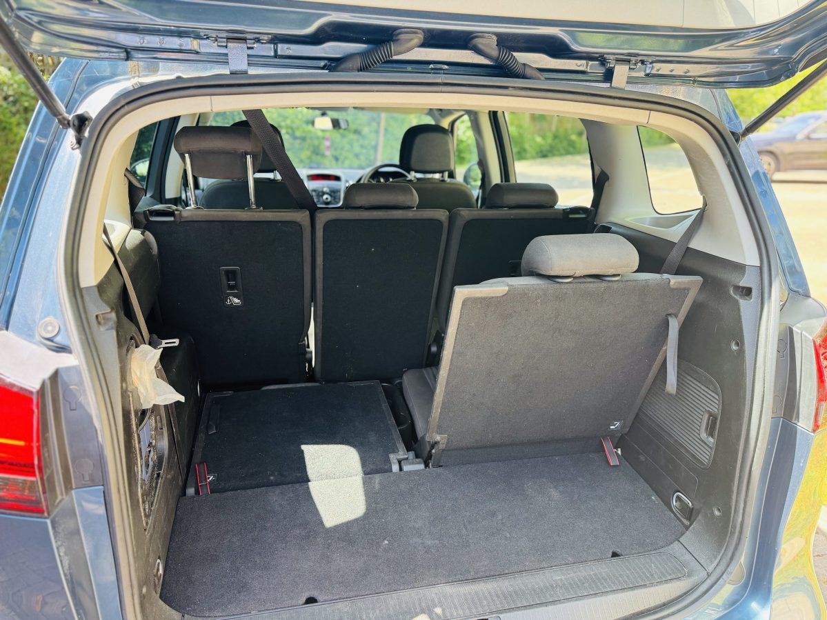 Vauxhall Zafira 1.4 petrol - 7 seater - Image 9